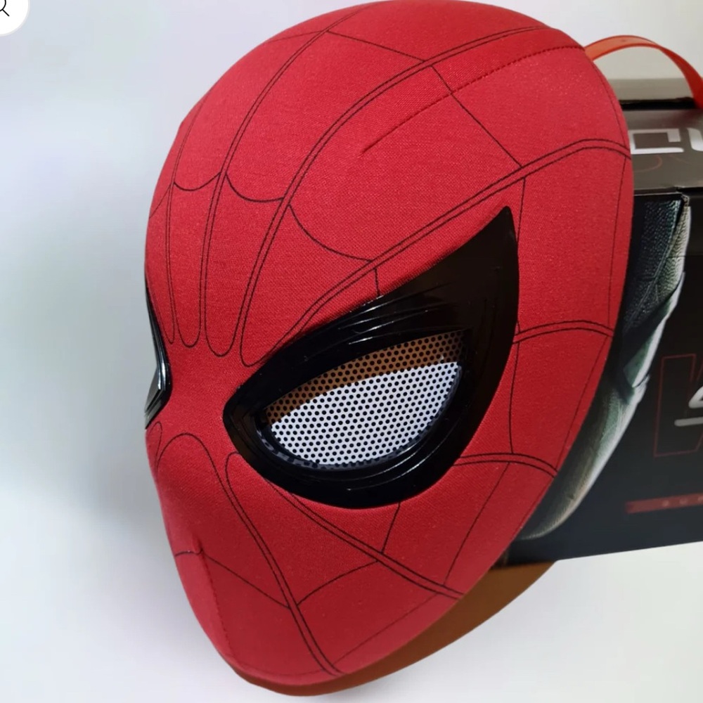 Spider-Man mask with moving eyes (chin control)
